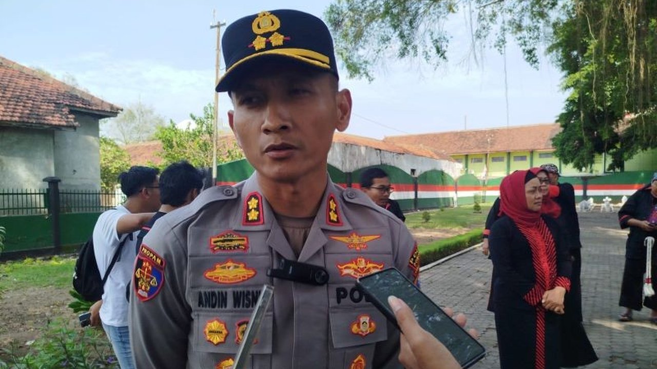 Polres Ponorogo mengeluarkan kebijakan tegas terkait Larangan Sound Horeg Ramadhan Ponorogo serta perang sarung demi menjaga ketertiban umum dan kekhusyukan ibadah puasa. Simak selengkapnya.