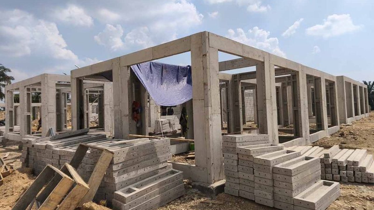 Polda Aceh melaporkan progres pembangunan hunian tetap (huntap) di Simpang Kanan, Aceh Tamiang, telah mencapai 45 persen, membawa harapan baru bagi korban bencana hidrometeorologi.