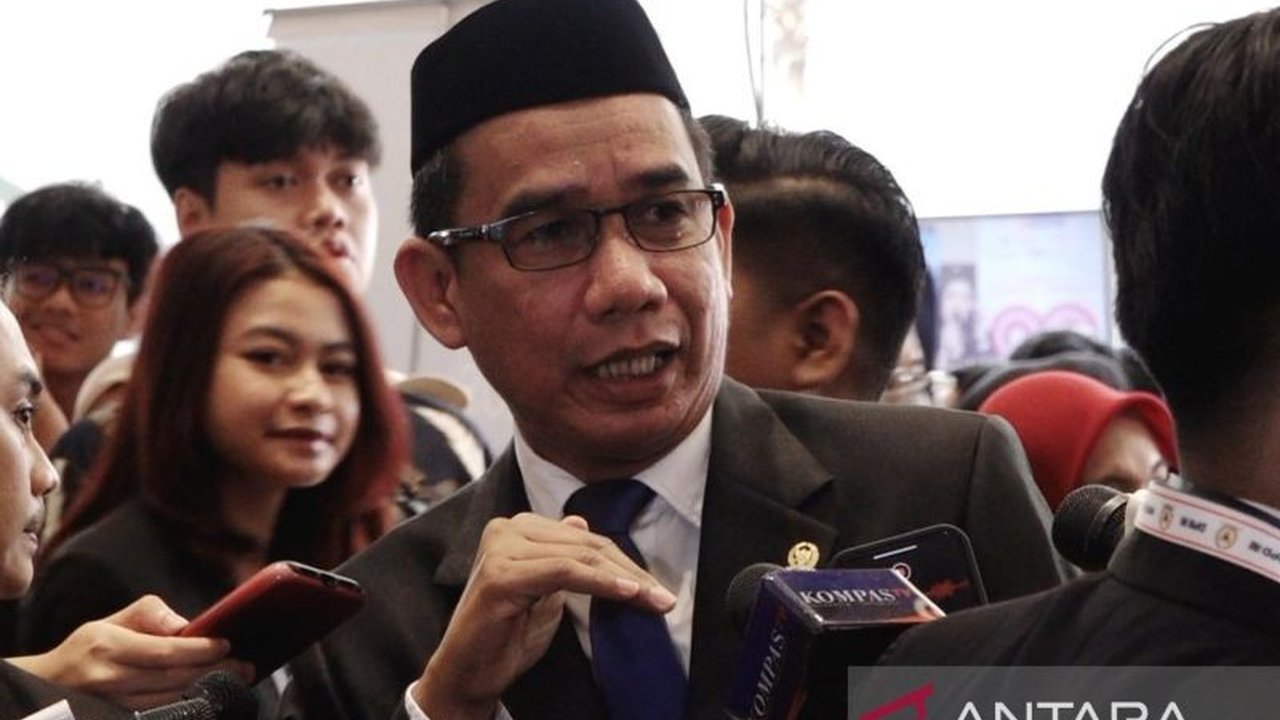 Presiden Prabowo Subianto memberikan amnesti dan abolisi sebagai momentum persatuan bangsa. Langkah ini diharapkan meredakan kontroversi hukum dan memperkuat konsolidasi nasional.