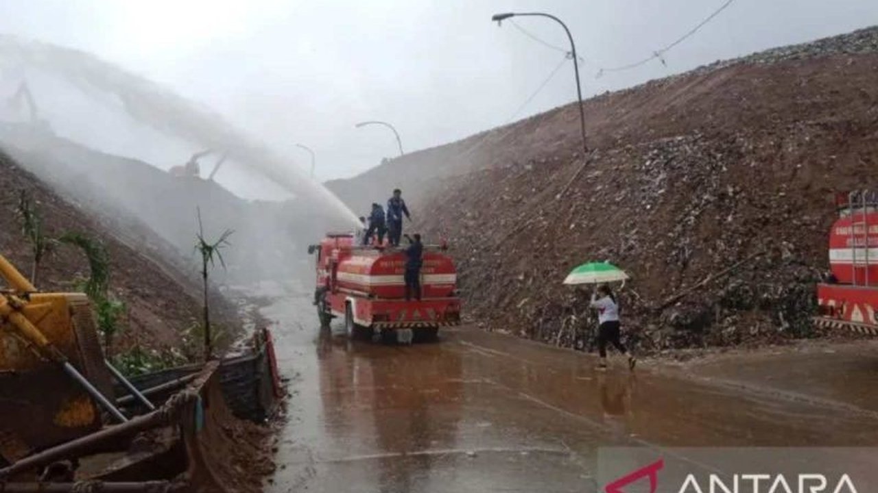 Pemerintah Kota Makassar mengalokasikan Rp10,6 miliar pada tahun 2026 untuk pembangunan jalan akses ke TPA Antang Tamangapa demi mengatasi kemacetan truk sampah dan meningkatkan efisiensi.