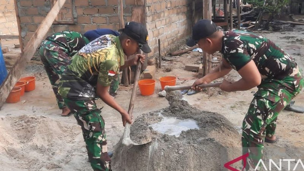 Satgas TMMD ke-127 Kodim 0432/Bangka Selatan bergerak cepat perbaiki rumah tidak layak huni di Pulau Lepar, wujudkan kepedulian TNI pada rakyat.