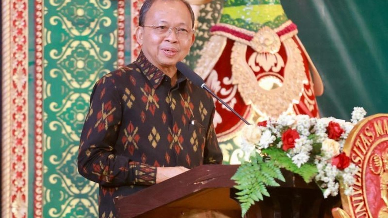 Gubernur Bali Wayan Koster menegaskan pentingnya Riset Perguruan Tinggi Bali untuk berkontribusi langsung pada pembangunan daerah, memastikan hasil penelitian bermanfaat nyata bagi kebijakan dan kesejahteraan masyarakat.