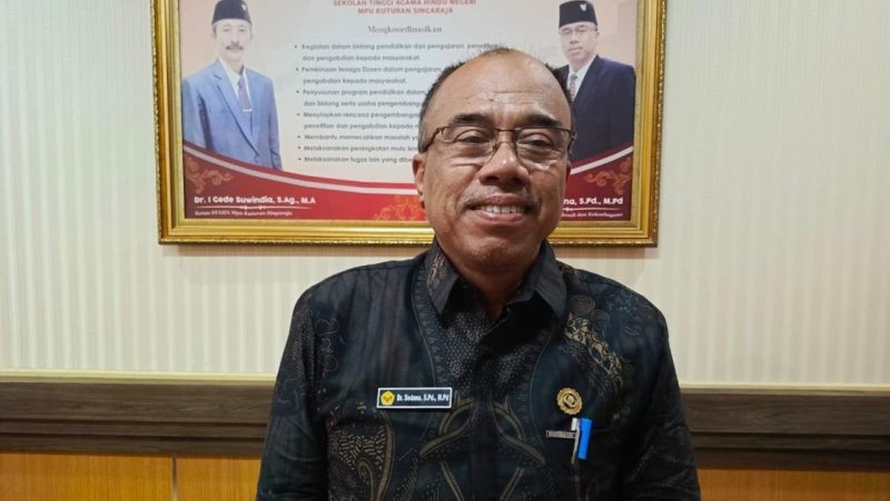 Dewan Pendidikan Buleleng mengusulkan pemetaan ulang distribusi guru dan regrouping sekolah untuk mengatasi kekurangan guru Buleleng yang mencapai ribuan, demi meningkatkan kualitas pendidikan.