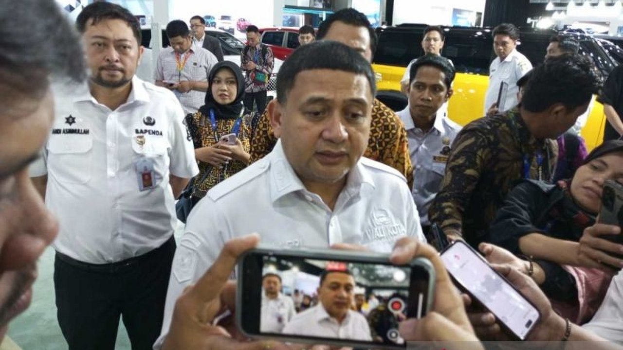 Pemerintah Kota Makassar menerbitkan Surat Edaran yang mewajibkan Gerakan ASRI Makassar setiap Selasa dan Jumat, menindaklanjuti arahan Presiden Prabowo Subianto demi lingkungan bersih dan berkelanjutan.