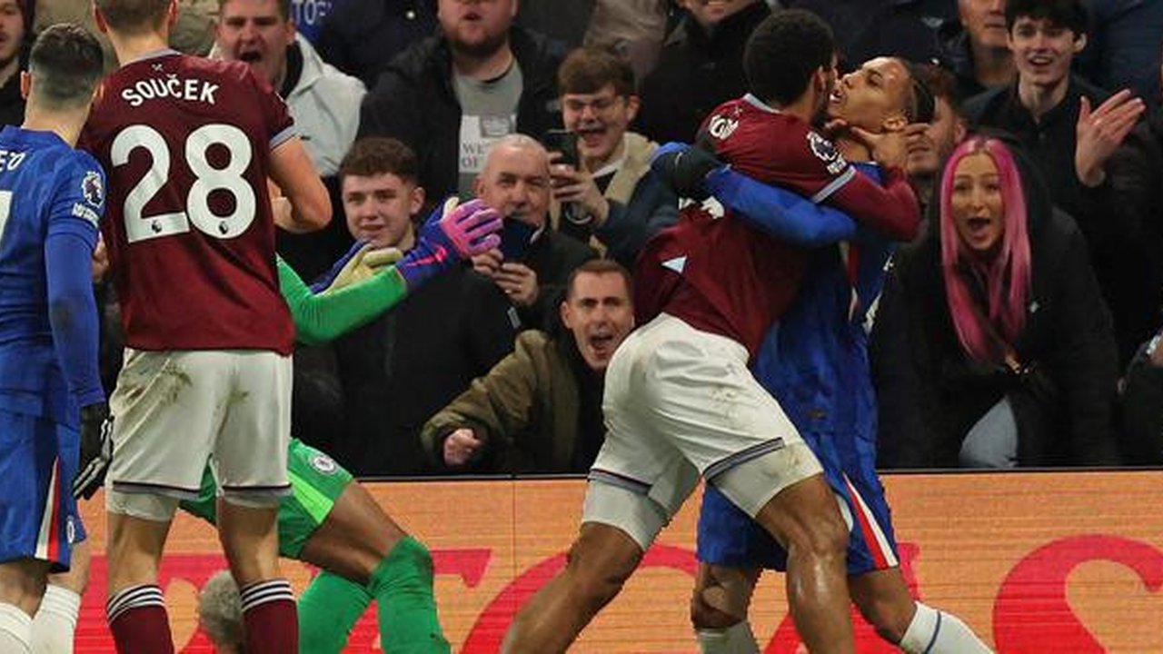 Chelsea dan West Ham United dijatuhi sanksi Federasi Sepak Bola Inggris (FA) gara-gara keributan antarpemain pada laga pekan ke-23 Premier League di Stamford Bridge, 1 Februari lalu. (AFP/Adr