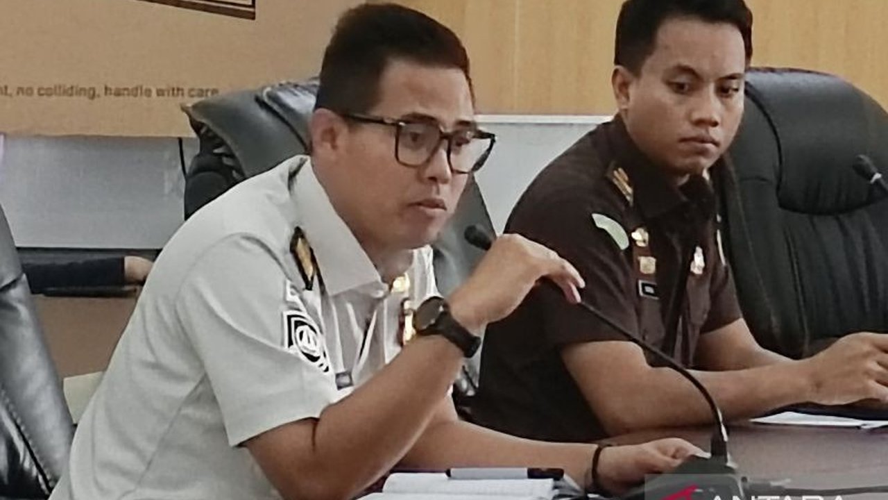 Imigrasi Gorontalo resmi mendeportasi seorang Warga Negara Asing (WNA) asal Malaysia yang melanggar visa kunjungan, sekaligus memberikan teguran keras kepada perusahaan HTI yang mempekerjakannya.