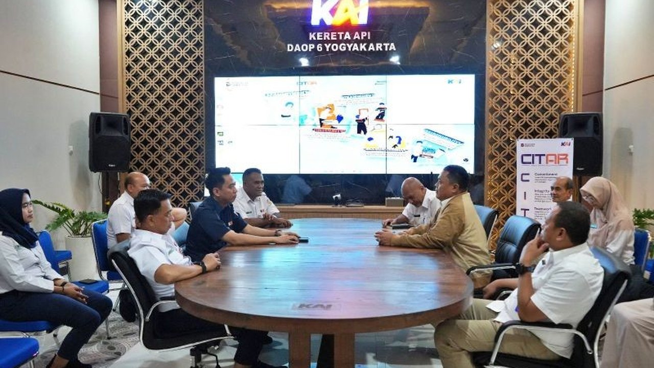 PT KAI Daop 6 Yogyakarta memperkuat sinergi P4GN dengan BNNP DIY untuk mewujudkan lingkungan kerja yang bebas narkoba, memastikan integritas dan keselamatan pelayanan prima.
