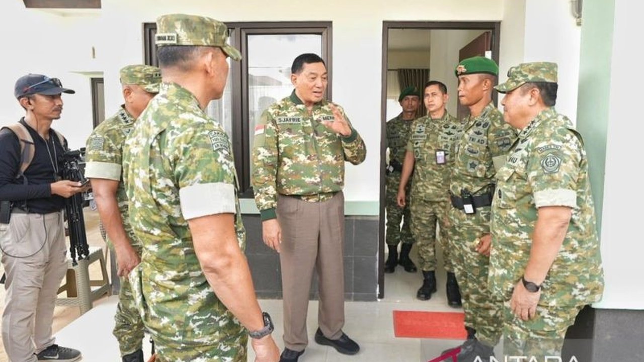Menteri Pertahanan Sjafrie Sjamsoeddin menekankan pentingnya penguatan kemampuan tempur prajurit Yonif TP serta peran aktif dalam melayani masyarakat untuk menjaga wilayah dan kesejahteraan. Simak selengkapnya di sini.