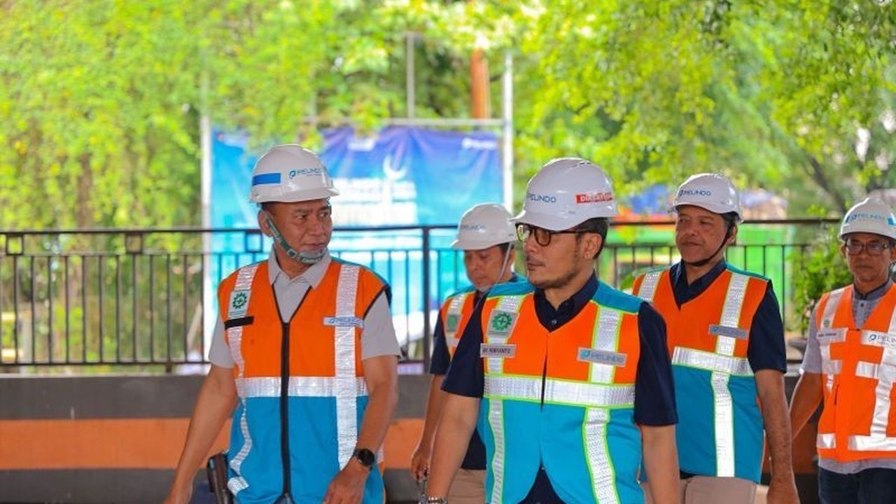 Direktur Manajemen Risiko Pelindo meninjau Terminal Trisakti Banjarmasin, memastikan Kesiapan Mudik Lebaran 2026 dengan fasilitas optimal dan sinergi stakeholder demi kelancaran perjalanan masyarakat.