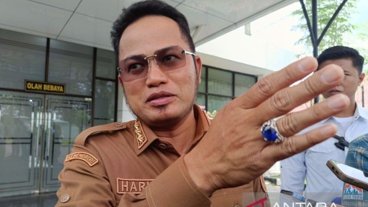 Partai Golkar telah mengingatkan Gubernur Kaltim Rudy Mas'ud terkait polemik pengadaan mobil dinas senilai Rp8,5 miliar. Simak respons Golkar dan penjelasan Rudy Mas'ud mengenai urgensi kendaraan tersebut.
