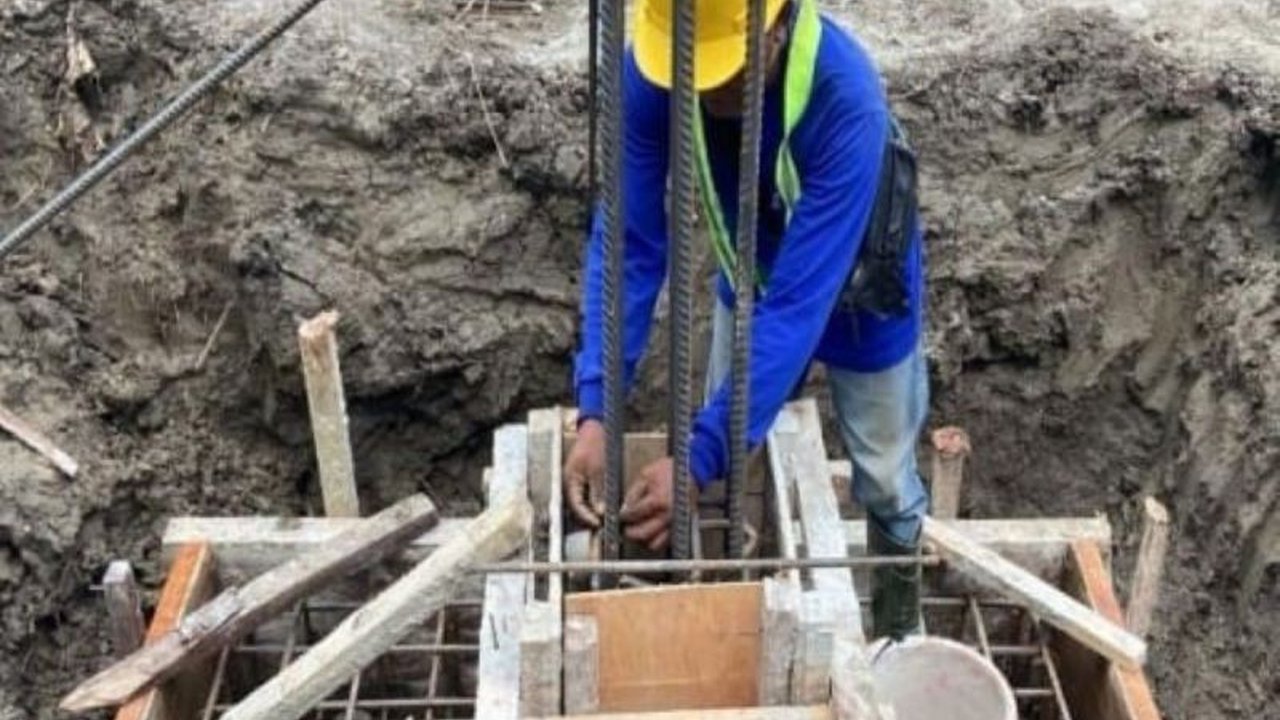 Wakil Menteri Pekerjaan Umum (Wamen PU) Diana Kusumastuti optimistis pembangunan Sekolah Rakyat Tahap II di 104 lokasi akan rampung akhir Juni 2026, memperluas akses pendidikan berkualitas bagi masyarakat Indonesia.