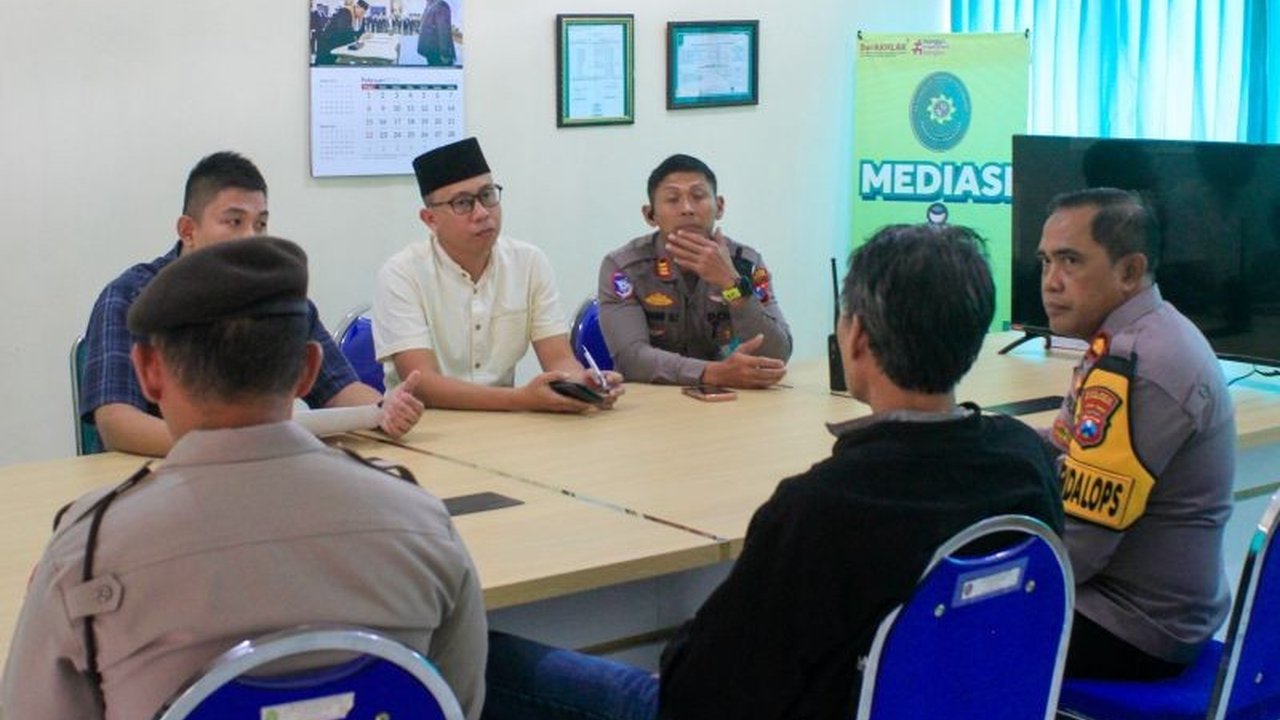 Pengadilan Negeri Situbondo mengambil tindakan tegas terhadap aksi balap liar dengan menjatuhkan denda maksimal sebesar Rp3 juta kepada para pelaku. Putusan ini diharapkan menjadi efek jera untuk menekan angka balap liar yang meresahkan masyarakat.