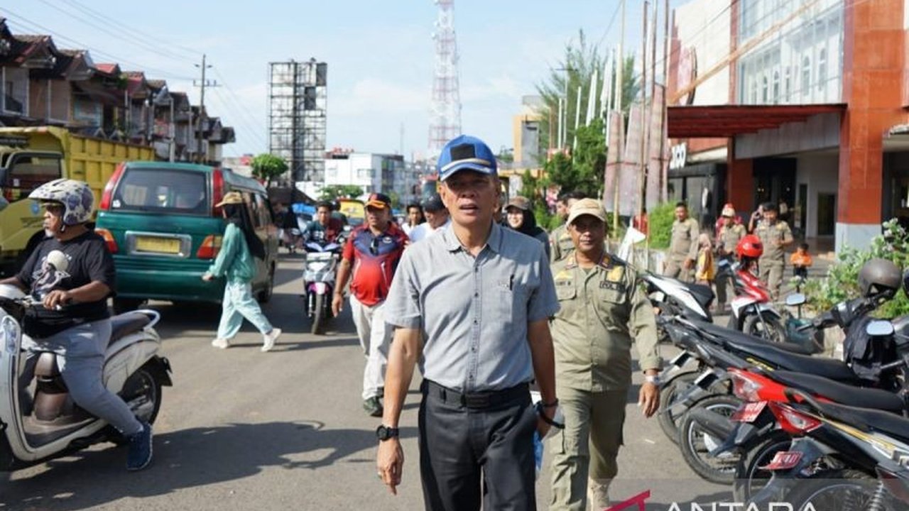 Pemerintah Kota Bengkulu terus memperketat penerapan jalur satu arah di kawasan KZ Abidin I dan II guna memastikan ketertiban lalu lintas serta mengantisipasi kemacetan jelang Idul Fitri 1447 H.