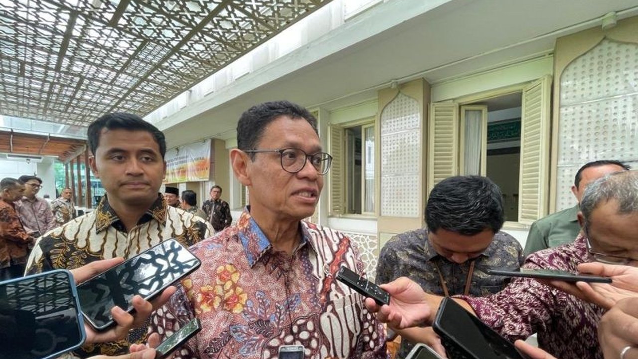 Kementerian ESDM dan PT PLN (Persero) intensif berkomunikasi untuk antisipasi kelangkaan batu bara PLTU, memastikan pasokan energi primer terpenuhi demi stabilitas listrik nasional.