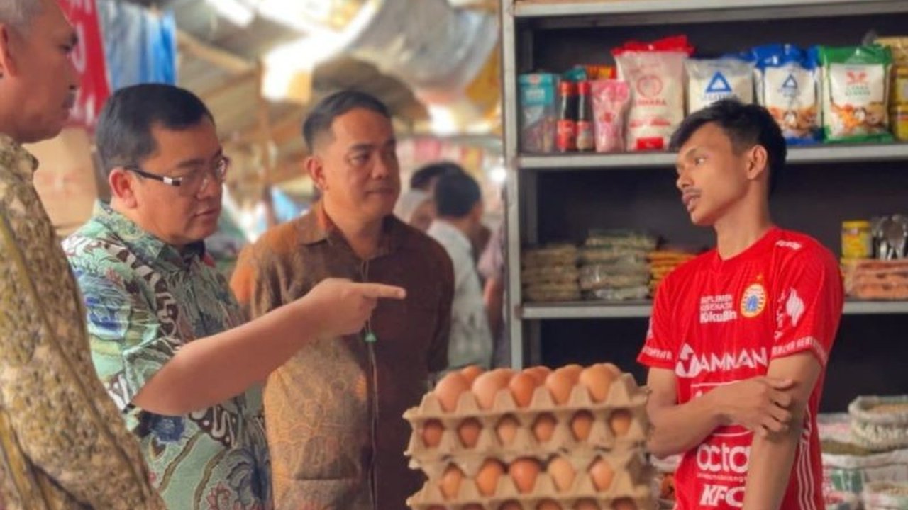 Perum Bulog memastikan Pasokan Beras SPHP Sumut dan minyak goreng melimpah ruah, siap memenuhi kebutuhan masyarakat hingga Lebaran 2026. Bagaimana strategi Bulog menjaga stabilitas harga pangan?