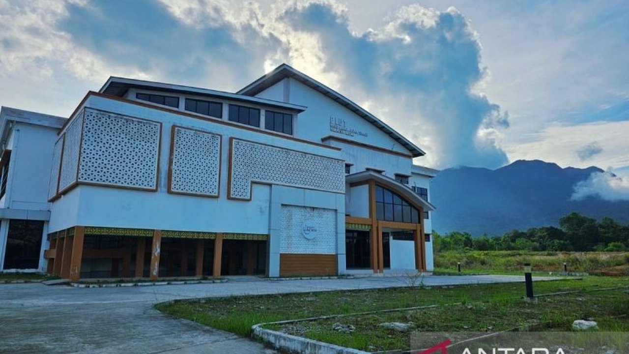 Pemerintah Kabupaten Natuna mengoptimalkan peran PLUT Natuna dengan lima konsultan ahli untuk membantu Koperasi dan UMKM (KUMKM) agar naik kelas dan memiliki daya saing global.