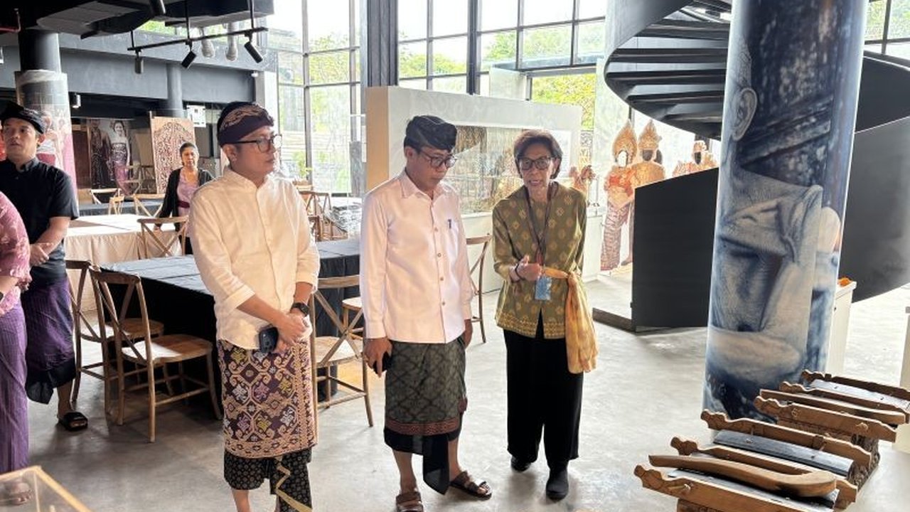Dinas Kebudayaan Bali menargetkan penemuan informasi berharga dari kegiatan Konservasi Lontar KEK Kura-Kura Bali, mengungkap potensi sejarah dan kearifan lokal yang mampu memberikan manfaat besar.