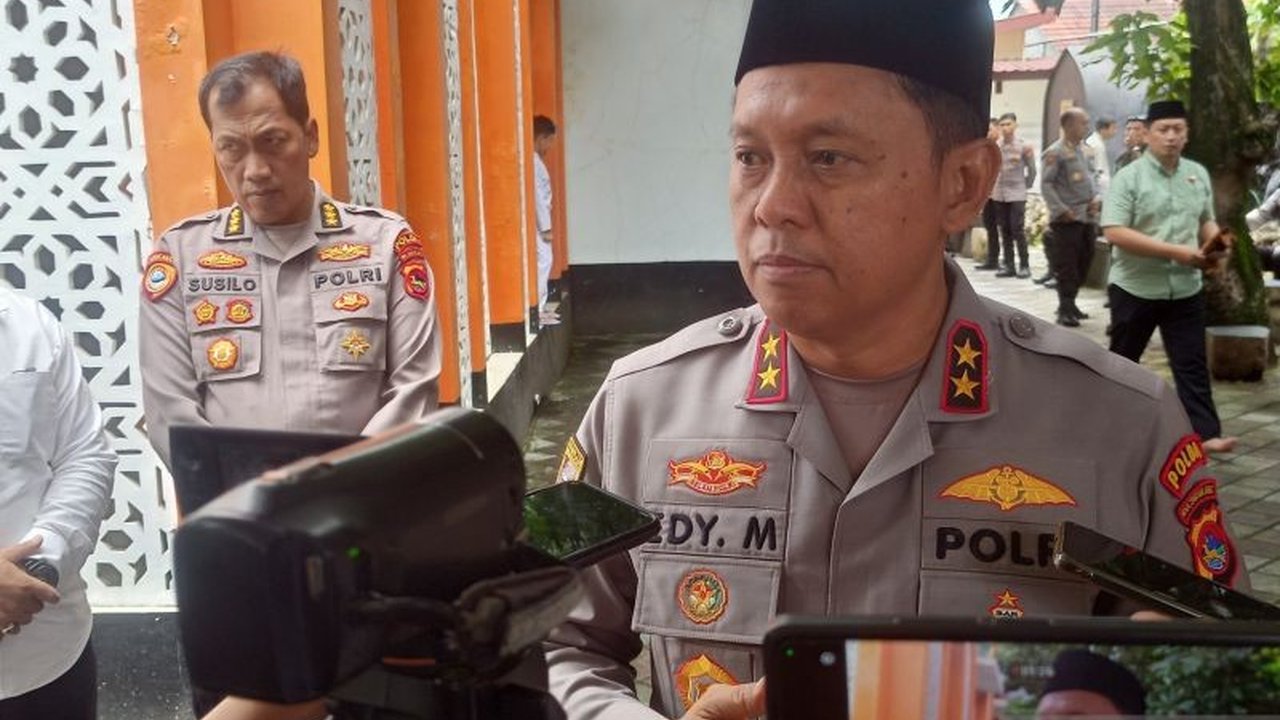 Kapolda NTB Irjen Pol. Edy Murbowo memastikan peradilan kasus narkoba Koko Erwin, bandar yang baru ditangkap Bareskrim, akan tetap berproses di NTB. Simak detail penangkapan dan dugaan keterlibatan oknum polisi.