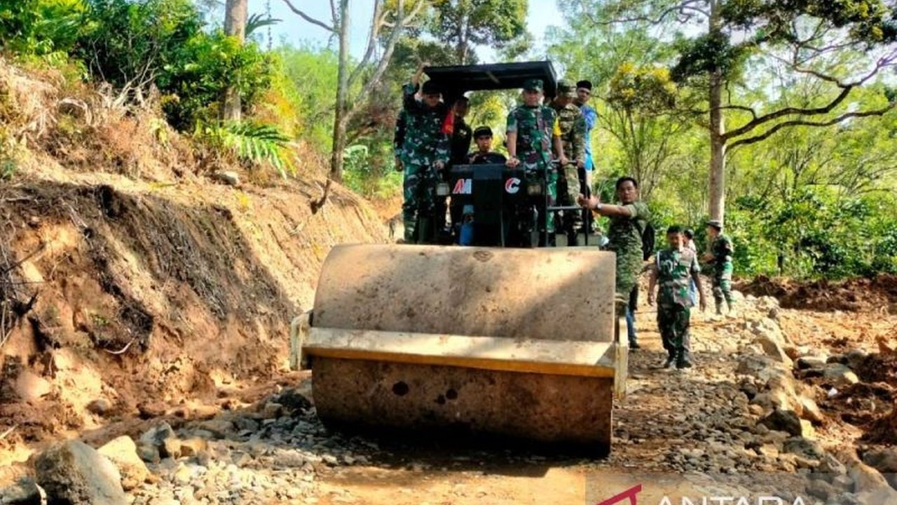 Program TMMD Rejang Lebong berhasil membuka akses jalan vital di Desa Seguring, Curup Utara, mempercepat distribusi kopi dan hasil tani, serta meningkatkan kesejahteraan petani.