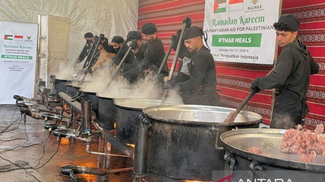 Baznas RI menyalurkan ribuan paket hidangan buka puasa dari masyarakat Indonesia untuk warga Gaza, Palestina, memastikan kebutuhan nutrisi terpenuhi di tengah kondisi sulit.