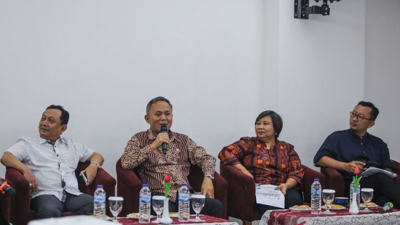 Anggota DPR RI menuntut proses hukum yang transparan dan profesional terhadap ABK Fandi Ramadhan yang terancam hukuman mati dalam kasus dugaan penyelundupan dua ton sabu, guna memastikan keadilan.