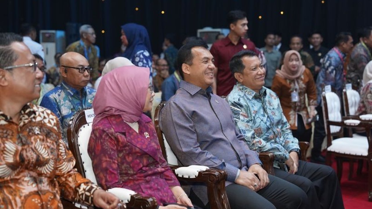 Wakil Menteri Imigrasi dan Pemasyarakatan (Wamenimipas) Silmy Karim menegaskan predikat Wilayah Birokrasi Bersih dan Melayani (WBBM) merupakan kasta tertinggi dalam implementasi Zona Integritas, menandakan komitmen kuat terhadap pelayanan prima dan antiko