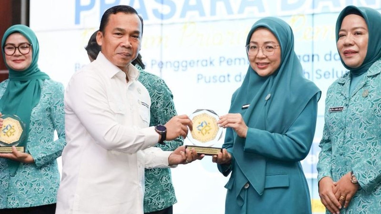 Ketua TP PKK Kota Makassar, Melinda Aksa, membagikan praktik baik PKK Makassar yang inovatif dalam mendukung program pembangunan keluarga nasional, menarik perhatian seluruh Ketua PKK se-Indonesia.
