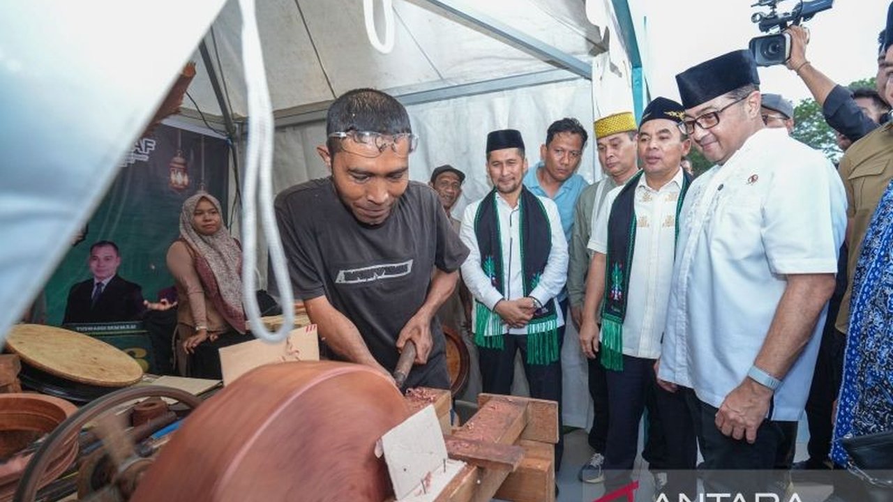 Kemenekraf bersinergi dengan Pemerintah Kota Lhokseumawe menggelar Bazar Ramadhan Lhokseumawe 2026, sebuah inisiatif strategis untuk memperluas akses pasar UMKM lokal dan memperkuat daya tahan ekonomi kreatif daerah.