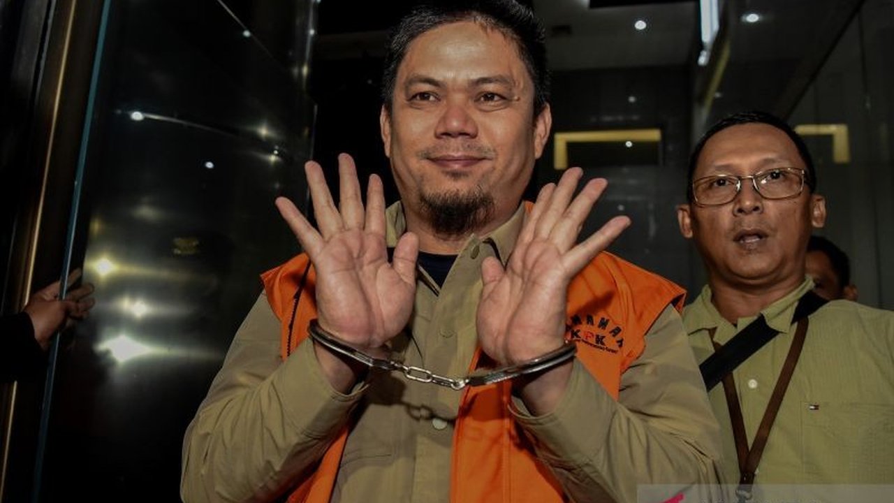 Komisi Pemberantasan Korupsi (KPK) terus mendalami peran konsultan dalam kasus dugaan korupsi Bupati Kolaka Timur nonaktif Abdul Azis terkait pembangunan RSUD, memeriksa tiga arsitek.