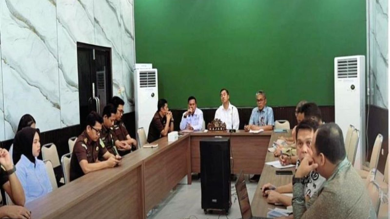 Dinas PUPR Barito Utara dan Kejaksaan Negeri setempat menjalin kerja sama pendampingan hukum untuk 18 paket pekerjaan Tahun Anggaran 2026, menegaskan komitmen menjaga integritas pembangunan daerah dan tata kelola yang bersih.