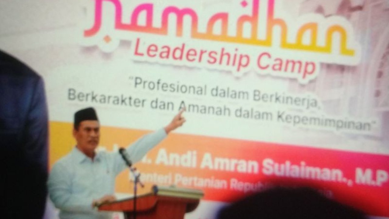 Menteri Pertanian Andi Amran Sulaiman menegaskan bahwa kepemimpinan transformatif pertanian menjadi fondasi utama untuk menjaga kedaulatan pangan sekaligus mendorong lompatan ekonomi nasional melalui reformasi sistem dan hilirisasi komoditas.