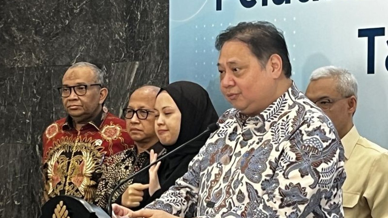 Menteri Koordinator Bidang Perekonomian Airlangga Hartarto mengumumkan penurunan tarif dagang Indonesia-AS dari 19 persen menjadi 15 persen, menyusul pembatalan kebijakan tarif Trump oleh Mahkamah Agung AS. Penurunan Tarif Dagang Indonesia-AS ini diharapk