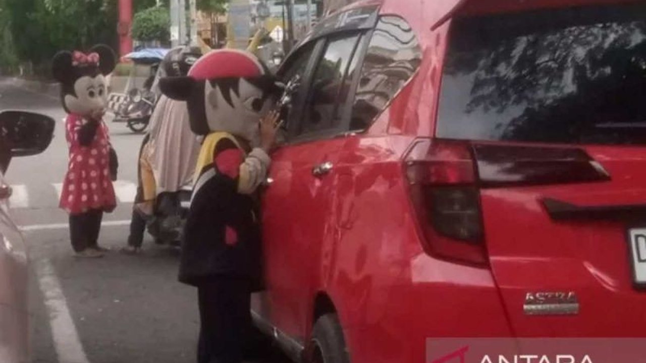 Dinas Sosial Makassar memperkuat strategi penanganan anak jalanan (anjal) dan gelandangan pengemis (gepeng) dengan melibatkan RT/RW, terutama selama Ramadhan, demi efektivitas Pengawasan Dinsos Makassar.