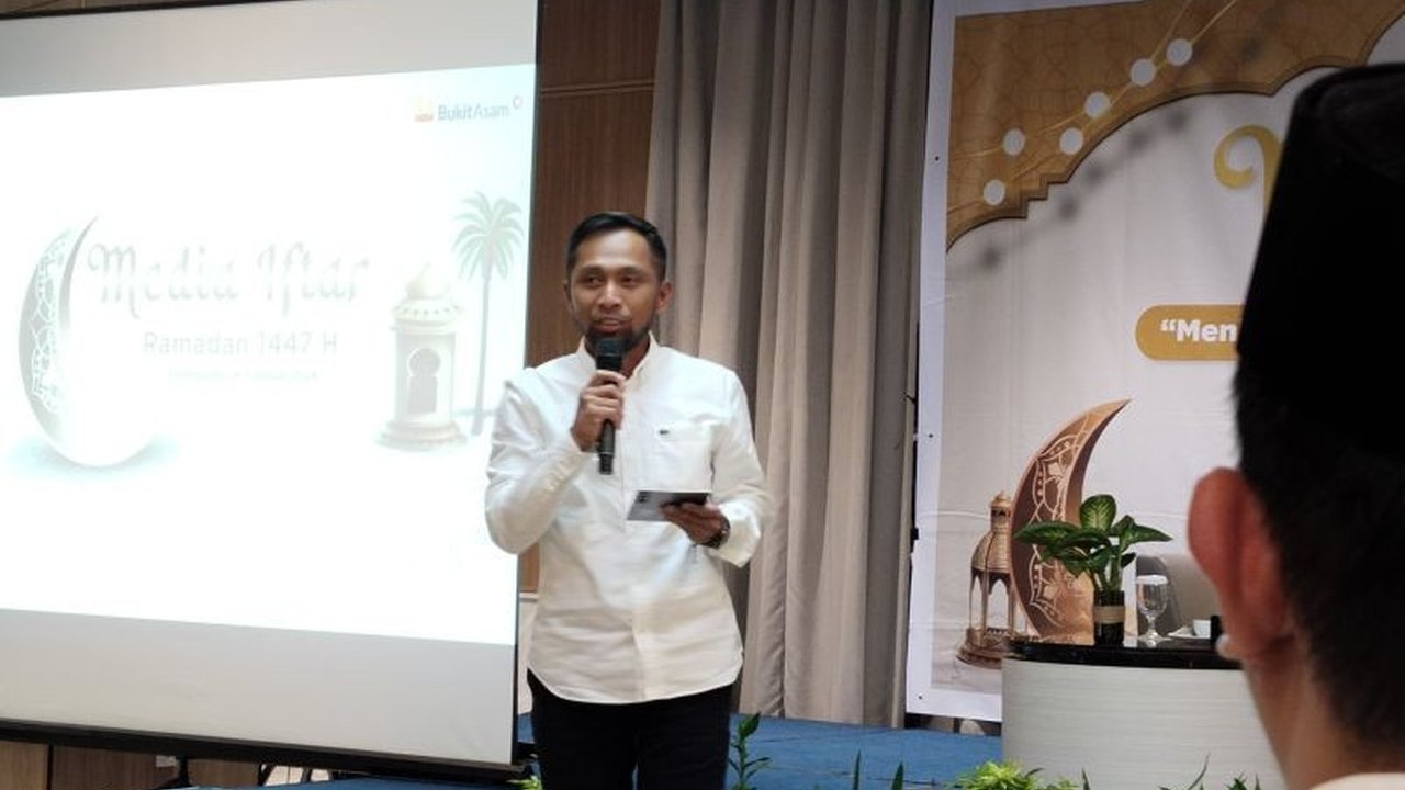 PT Bukit Asam (PTBA) meluncurkan program EcoGrow Mom di Muara Enim, memberdayakan perempuan desa melalui urban farming untuk ketahanan pangan keluarga dan ekonomi sirkular.