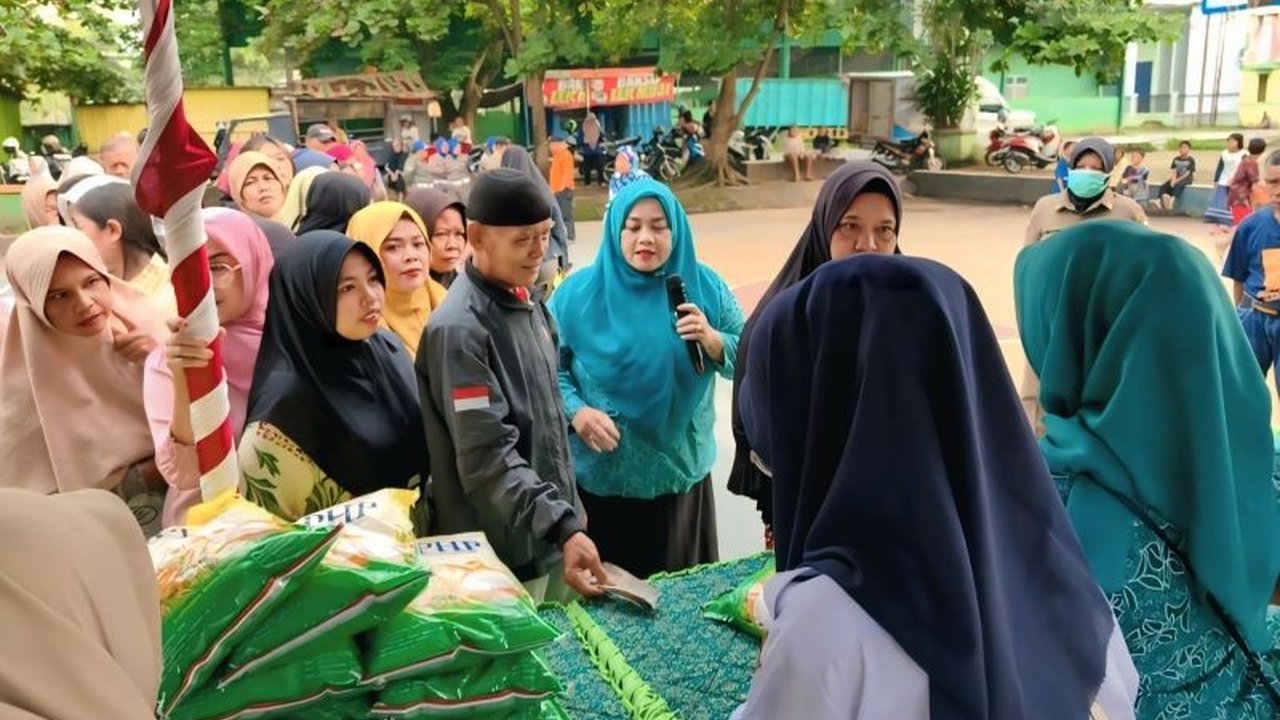 Perum Bulog Kabupaten Ogan Komering Ulu (OKU) menggelar bazar murah secara bertahap untuk menjaga stabilitas harga pangan Ramadhan 2026 dan mengantisipasi lonjakan harga sembako jelang Idul Fitri.