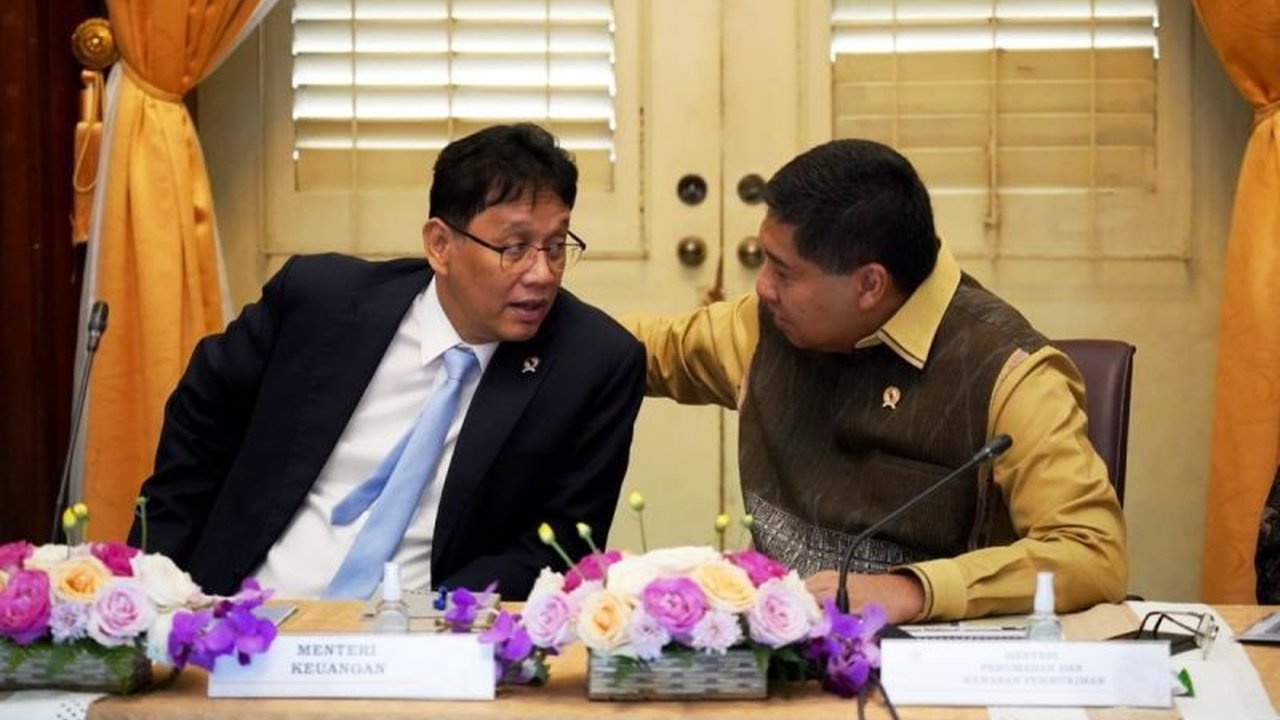 Kementerian PUPR siapkan kebijakan perpanjangan tenor rumah subsidi hingga 30 tahun, sebuah langkah strategis pemerintah untuk meringankan cicilan dan memperluas akses kepemilikan hunian bagi masyarakat.