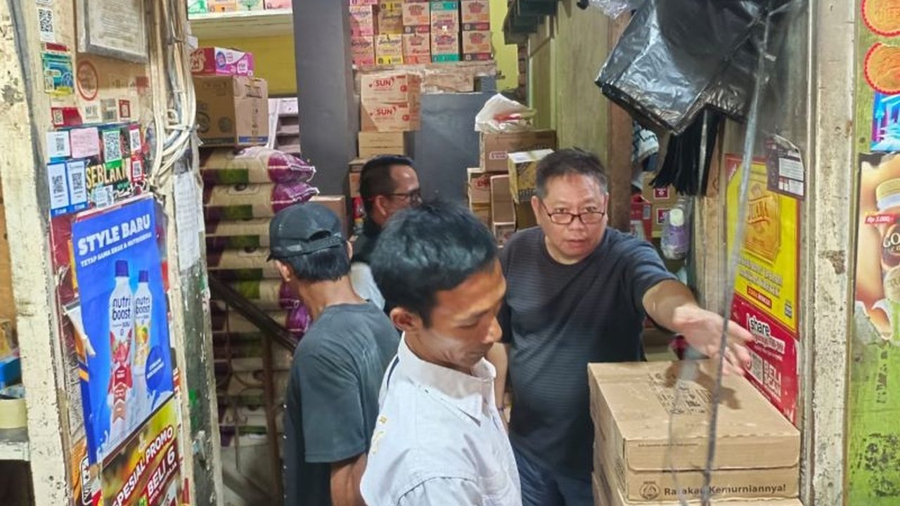 Polres OKU menyita 114 botol miras dari toko kelontongan di Baturaja Timur dalam Operasi Pekat Musi 2026. Ini bagian dari komitmen Razia Miras OKU selama Ramadhan.