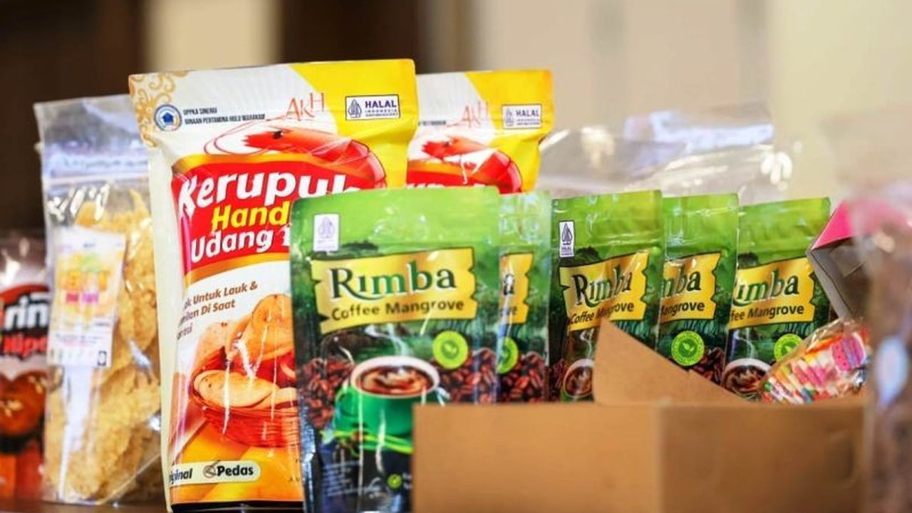 Kolaborasi Kementerian Pariwisata dan Ekonomi Kreatif (Kemenekraf) dan Otorita Ibu Kota Nusantara (OIKN) melalui Program KUMPUL sukses mendongkrak kapasitas 29 pelaku UMKM lokal di sekitar IKN, mempersiapkan mereka naik kelas dan berdaya saing.