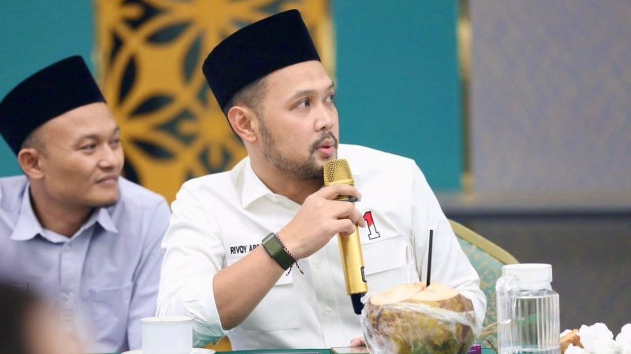 Anggota Komisi VI DPR RI mendesak pemerintah Indonesia bersikap tegas terhadap kebijakan tarif panel surya AS yang mencapai 143 persen, penting untuk menjaga wibawa bangsa di kancah perdagangan internasional.