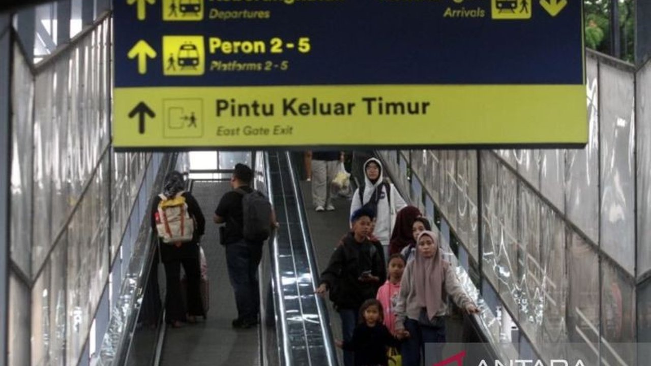 PT Kereta Api Indonesia (KAI) mencatat lebih dari 42 ribu tiket Angkutan Lebaran 2026 di Malang Raya telah terjual per 27 Februari 2026, menunjukkan antusiasme tinggi masyarakat. Simak rincian lengkap penjualan tiket mudik ini.