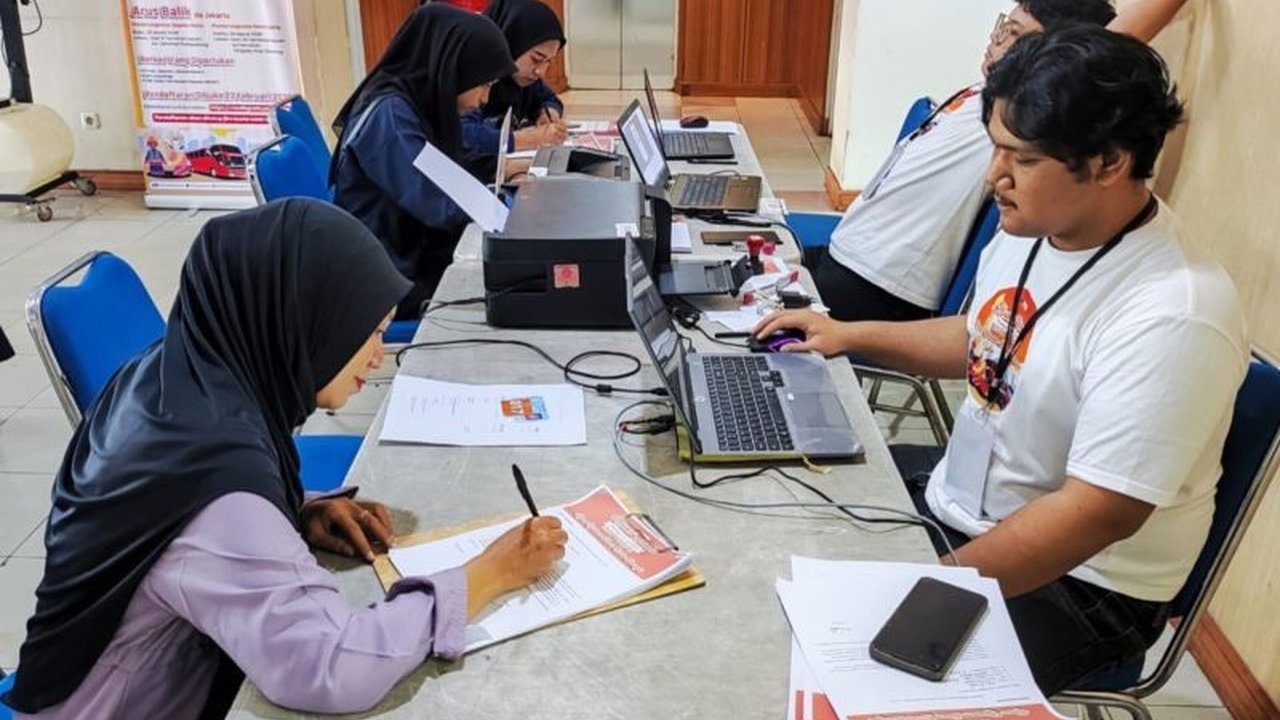 Antusiasme tinggi menyambut program Mudik Gratis Pemprov DKI Jakarta. Sebanyak 259 penumpang telah mendaftar dan memverifikasi data di Jakarta Selatan, menunjukkan kesiapan mereka untuk pulang ke kampung halaman jelang Lebaran.