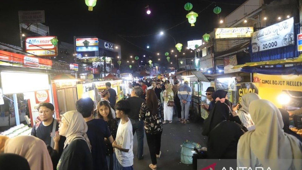 DPRD Kota Tangerang mendesak PT Tangerang Nusantara Global (TNG) untuk memastikan kebersihan pasar takjil demi kenyamanan pembeli. Anggota dewan menyoroti pentingnya penataan pedagang dan parkir agar tidak terkesan kumuh dan tetap menarik pengunjung.
