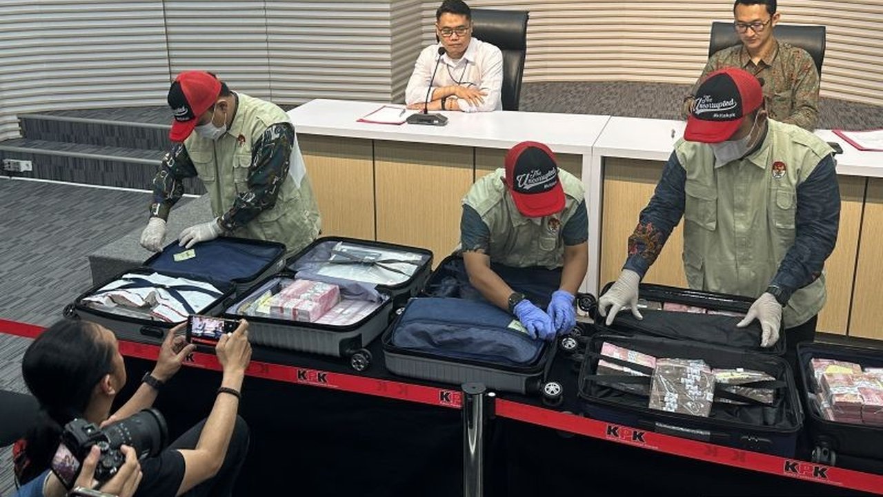 Komisi Pemberantasan Korupsi (KPK) menjelaskan mengapa tersangka kasus suap impor barang KW menggunakan sejumlah rumah aman untuk menghindari pelacakan aparat, mengungkap modus operandi kejahatan di Bea Cukai.