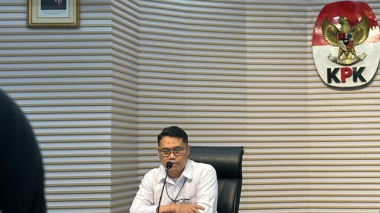 Komisi Pemberantasan Korupsi (KPK) tengah mendalami dugaan praktik Korupsi Cukai Bea Cukai di Direktorat Jenderal Bea dan Cukai Kementerian Keuangan, termasuk keterlibatan pegawai yang diduga menerima uang dari perusahaan.