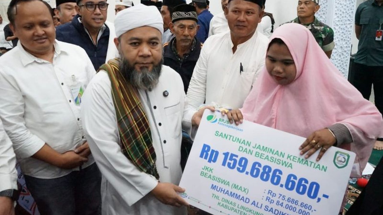 Gubernur Bengkulu Helmi Hasan perkuat layanan kesehatan masyarakat dengan menambah 10 unit ambulans gratis Kepahiang sebagai bagian dari Program Bantu Rakyat, memastikan respons cepat dalam kondisi darurat.