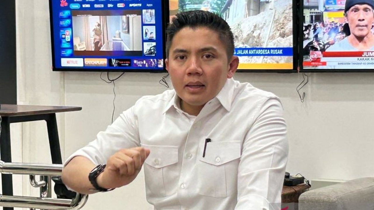 Sekretaris Kabinet Teddy Indra Wijaya dengan tegas membantah narasi pemangkasan anggaran pendidikan untuk mendanai program Makan Bergizi Gratis (MBG), menegaskan komitmen pemerintah terhadap sektor pendidikan.