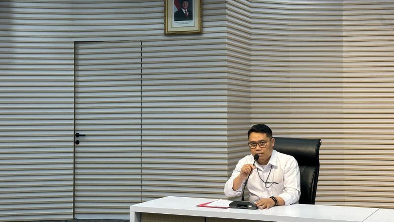 Komisi Pemberantasan Korupsi (KPK) menyoroti maraknya peredaran rokok ilegal di Indonesia yang salah satunya dipicu oleh modus korupsi Bea Cukai, terutama terkait pengurusan cukai palsu.