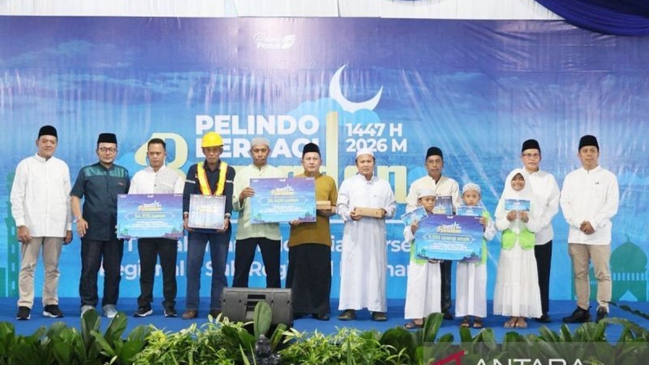 PT Pelabuhan Indonesia (Persero) Regional 3 Sub Regional Kalimantan menyalurkan Pelindo Kalimantan Bantuan Ramadhan senilai lebih dari Rp1,1 miliar kepada masyarakat, memperkuat komitmen sosial perusahaan. Simak detail distribusinya!