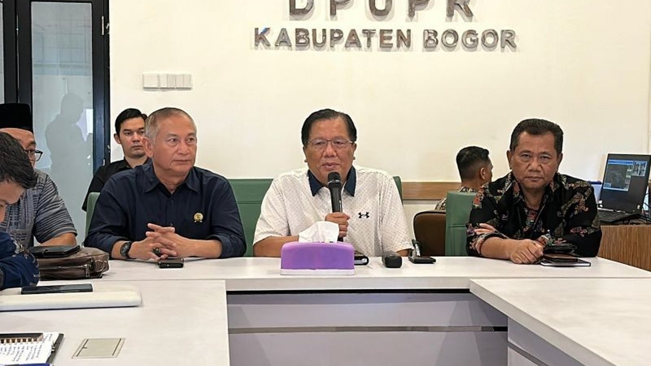 Pemerintah Kabupaten Bogor mempercepat perbaikan Jalan Mangker-Sukadamai di Jonggol, mengantisipasi lonjakan mobilitas masyarakat jelang Hari Raya Idul Fitri dan menanggapi keluhan warga.