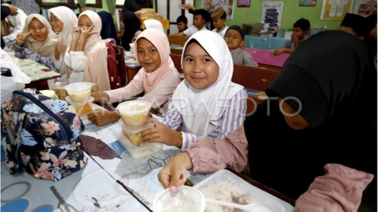 Badan Gizi Nasional (BGN) menghentikan sementara operasional 47 Satuan Pelayanan Pemenuhan Gizi (SPPG) hingga hari ke-9 Ramadhan setelah menemukan menu Makan Bergizi Gratis (MBG) yang tidak memenuhi standar mutu, memicu evaluasi menyeluruh.